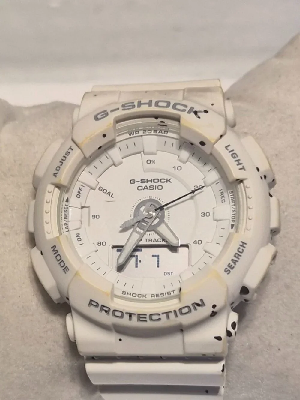 Casio G Shock Step Tracker Matte white